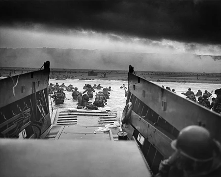 Desembarque na praia de Omaha, na Normandia, 6 de junho de 1944, durante a Operação Netuno.
