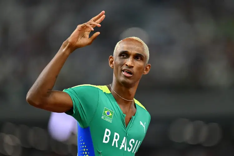 Alison dos Santos sobe ao pódio em Paris 2024 e confirma seu lugar entre os maiores do atletismo mundial