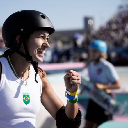 Dora Varella quase alcança o pódio histórico no skate park de Paris