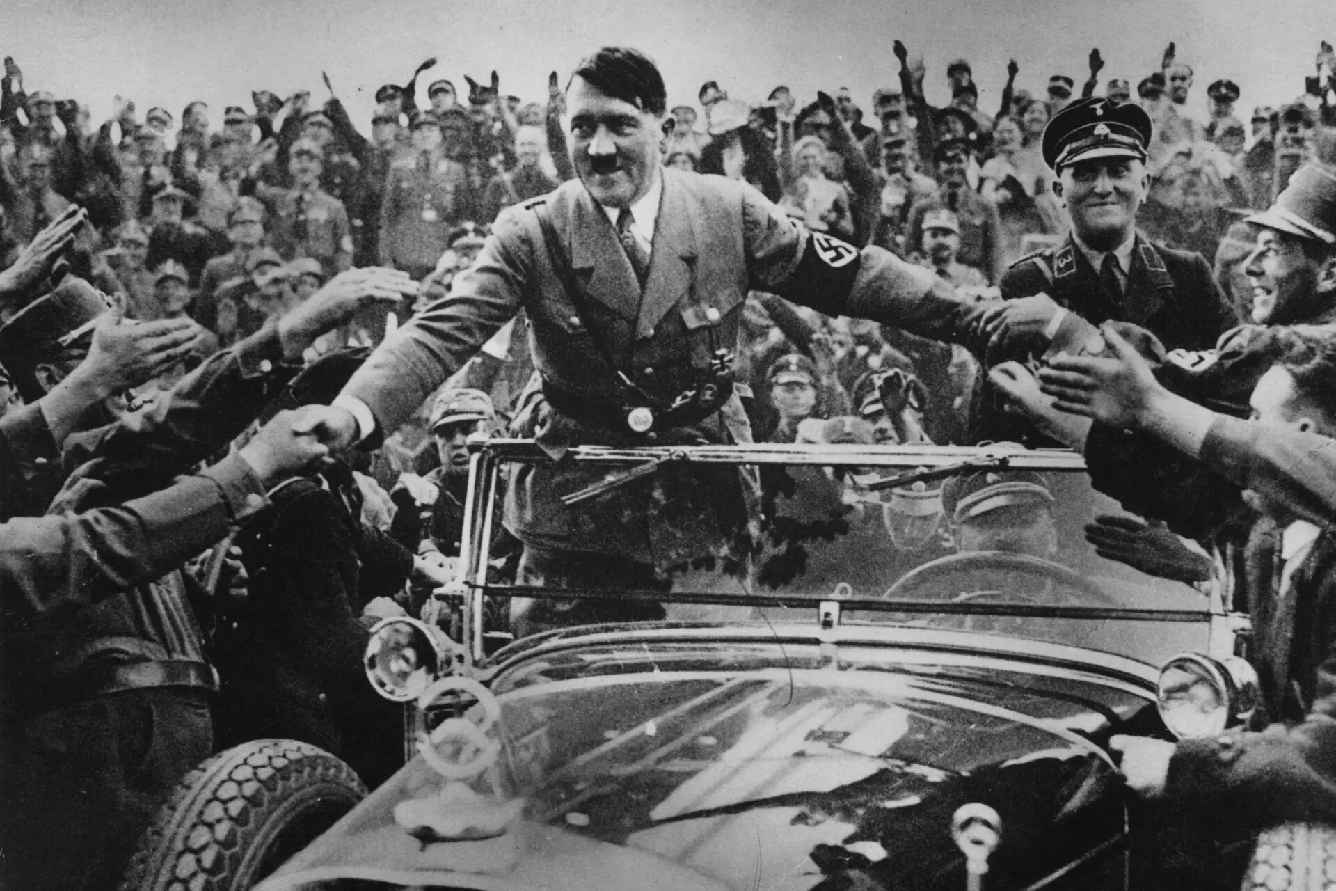A Ascensão de Hitler e o Expansionismo Alemão: A Engrenagem da Guerra