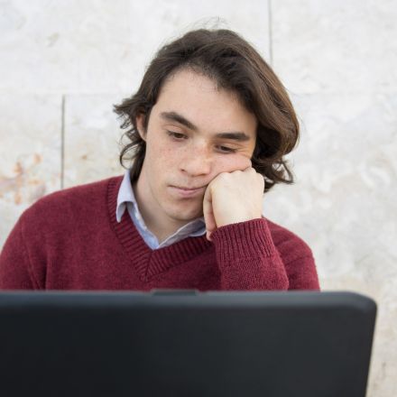 IA: A Nova Namorada dos Solitários? Ex-CEO do Google alerta para os perigos da solidão digital