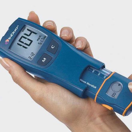 Dispositivo de administração de insulina de combinação InDuo e monitor de açúcar no sangue de 2001.