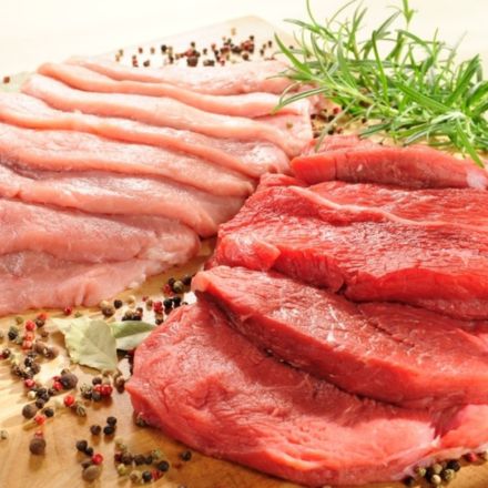 Bife ou Pernil? Desvendando a Batalha Nutricional entre Carne Bovina e Suína