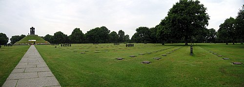 Cemitério de Guerra alemão em La Cambe, perto de Bayeux