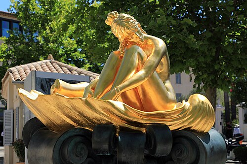 Estátua em homenagem a Brigitte Bardot em Saint-Tropez, França