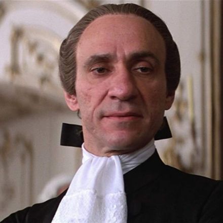 F. Murray Abraham interpretando magistralmente Antonio Salieri, em Amadeus, 1984.