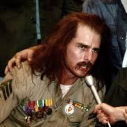 Tom Cruise interpreta de forma magistral Ron Kovic, em Nascido em 4 de Julho, de Oliver Stone.