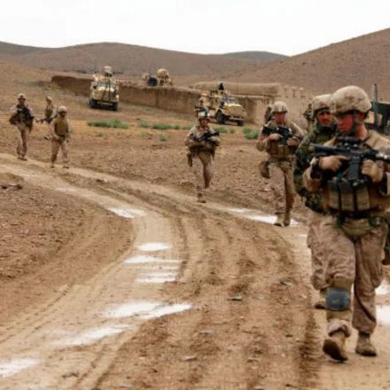 A Guerra do Afeganistão de 2001 iniciou um período de 20 anos de ocupação do Afeganistão por tropas norte-americanas.