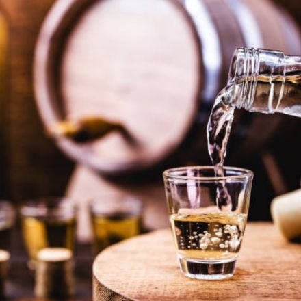 ALERTA DE SAÚDE PÚBLICA: O Perigo Oculto do Metanol em Bebidas Adulteradas