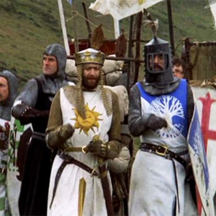 Monty Python em Busca do Cálice Sagrado: A Comédia Mais Absurda e Perfeita da História