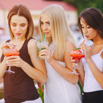 Abstinência em alta no Brasil! Saiba por que 64% dos brasileiros não bebem e como os jovens lideram essa mudança histórica.