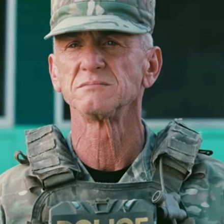 Saiba por que Sean Penn faltou ao Oscar 2026. O ator trocou a premiação pela Ucrânia e reafirmou seu desapego à fama. Entenda a polêmica!