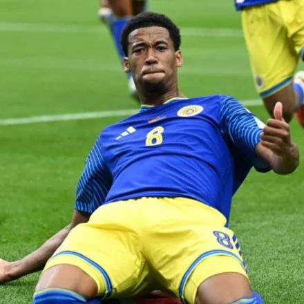 Livano Comenencia comemora primeiro gol da história de Curaçao na Copa do Mundo Imagem: PAUL ELLIS/AFP